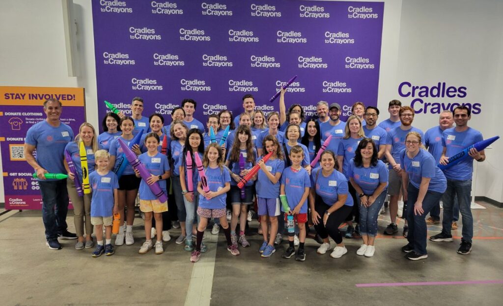 Cradles tp crayons group picture with the kids